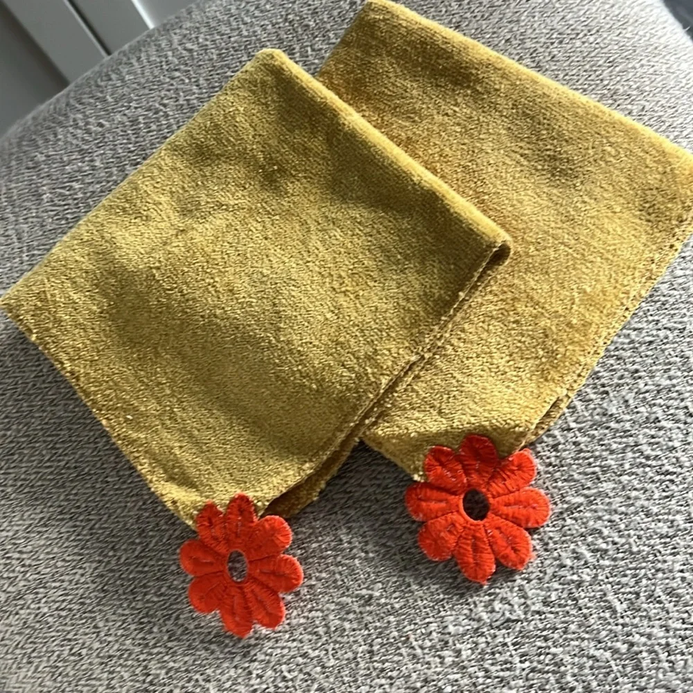2 Fieldcrest vintage 100% cotton, terrycloth yellow orange embroidered flower